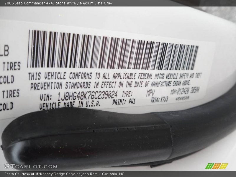 Stone White / Medium Slate Gray 2006 Jeep Commander 4x4