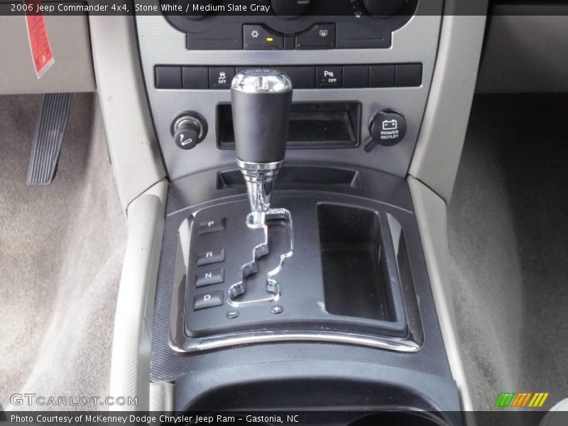 Stone White / Medium Slate Gray 2006 Jeep Commander 4x4