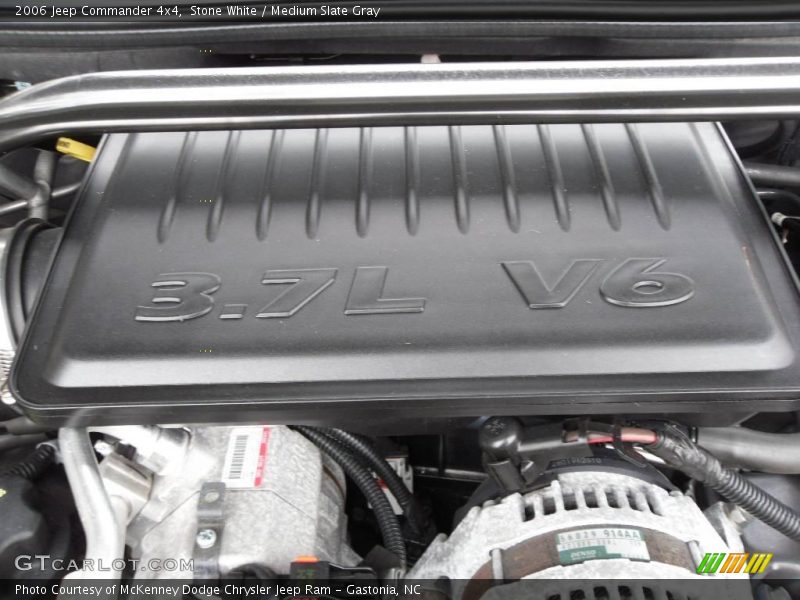 Stone White / Medium Slate Gray 2006 Jeep Commander 4x4