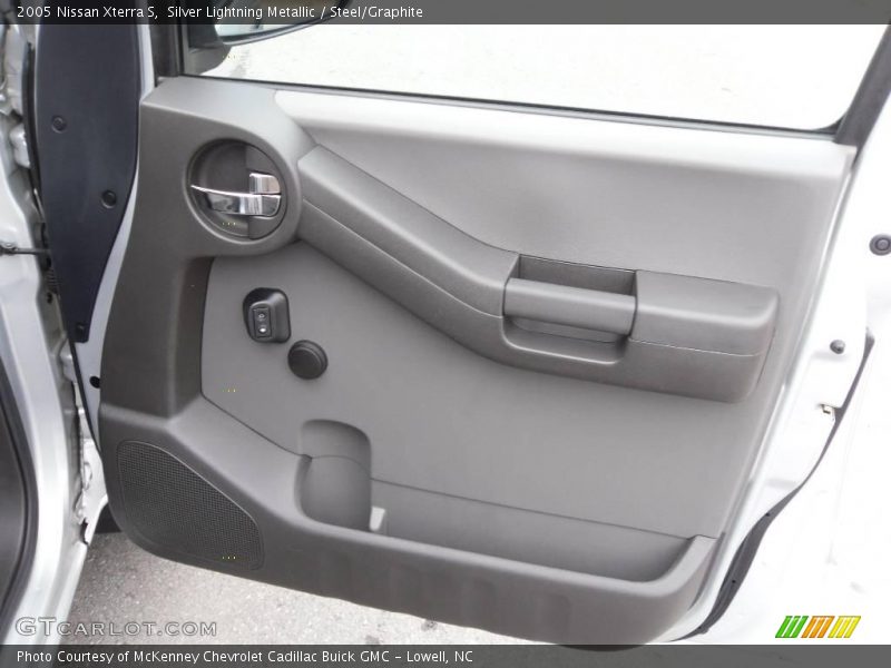 Silver Lightning Metallic / Steel/Graphite 2005 Nissan Xterra S