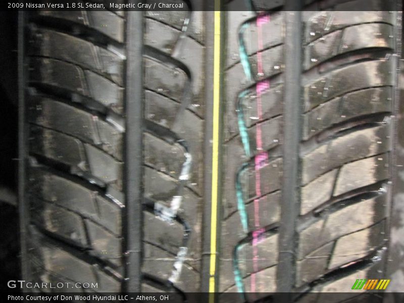 Magnetic Gray / Charcoal 2009 Nissan Versa 1.8 SL Sedan