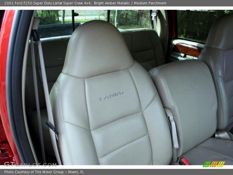 Bright Amber Metallic / Medium Parchment 2001 Ford F250 Super Duty Lariat Super Crew 4x4