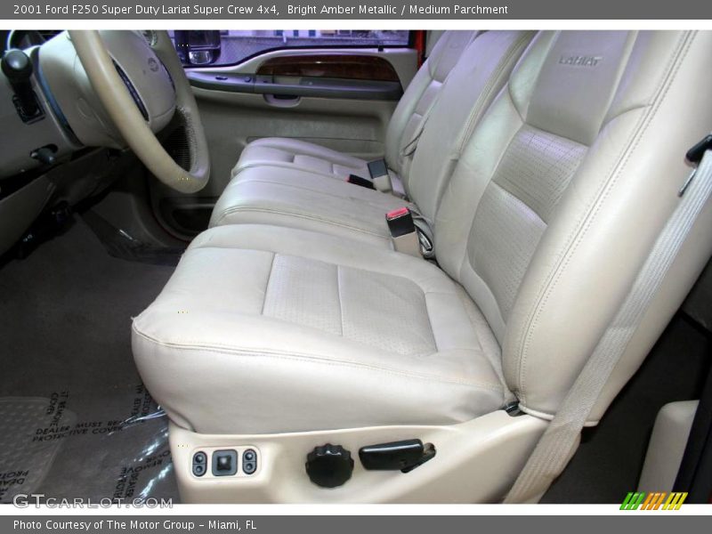 Bright Amber Metallic / Medium Parchment 2001 Ford F250 Super Duty Lariat Super Crew 4x4