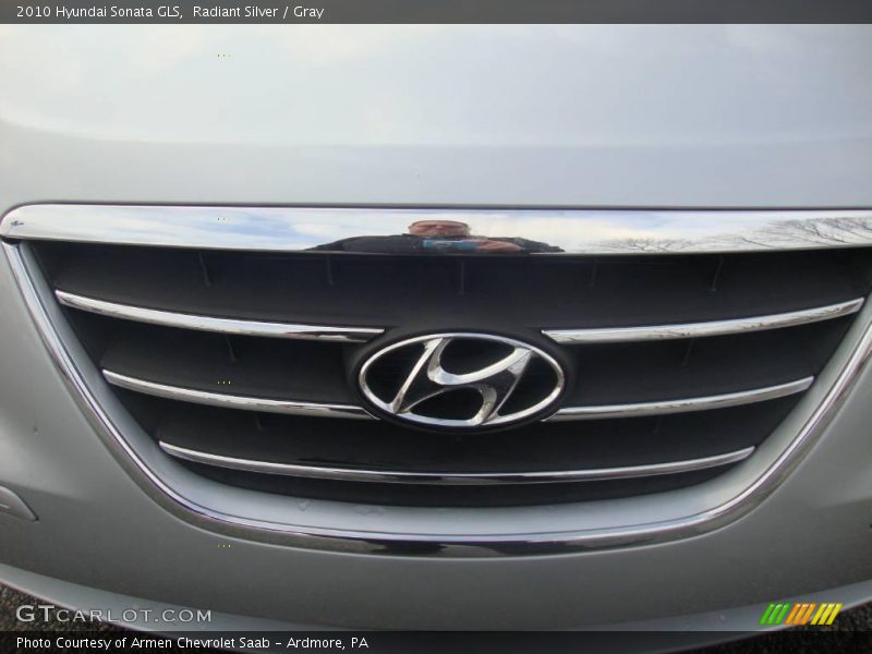 Radiant Silver / Gray 2010 Hyundai Sonata GLS