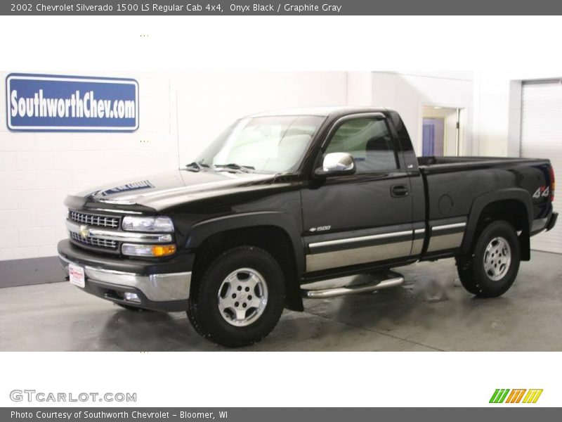 Onyx Black / Graphite Gray 2002 Chevrolet Silverado 1500 LS Regular Cab 4x4