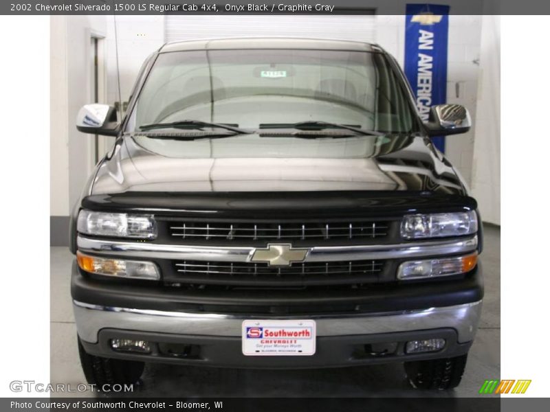 Onyx Black / Graphite Gray 2002 Chevrolet Silverado 1500 LS Regular Cab 4x4