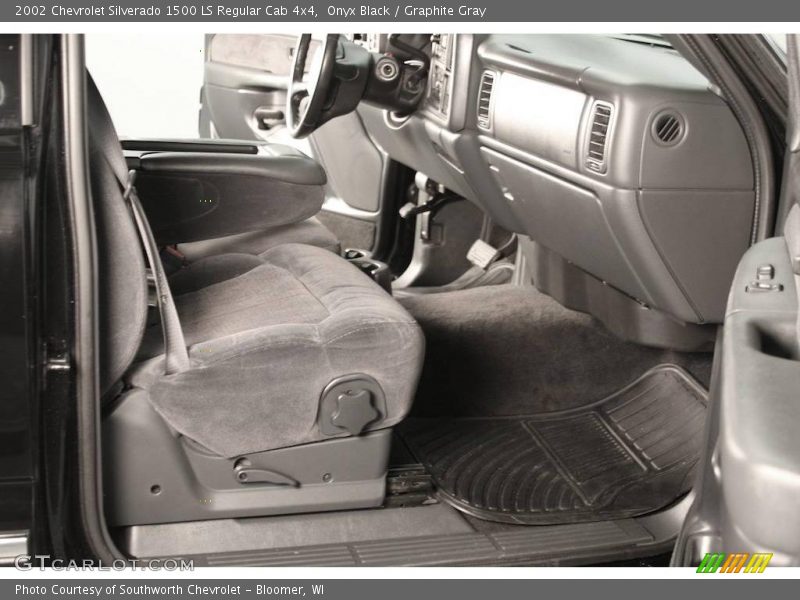 Onyx Black / Graphite Gray 2002 Chevrolet Silverado 1500 LS Regular Cab 4x4