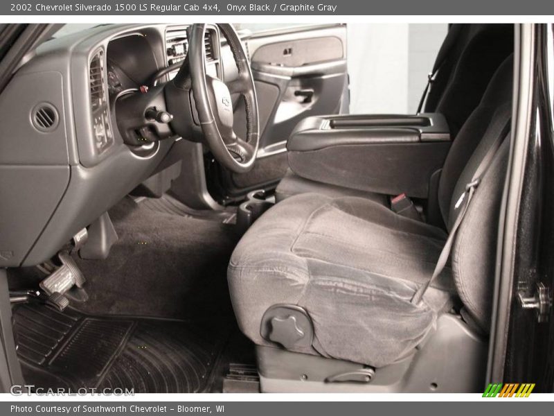 Onyx Black / Graphite Gray 2002 Chevrolet Silverado 1500 LS Regular Cab 4x4