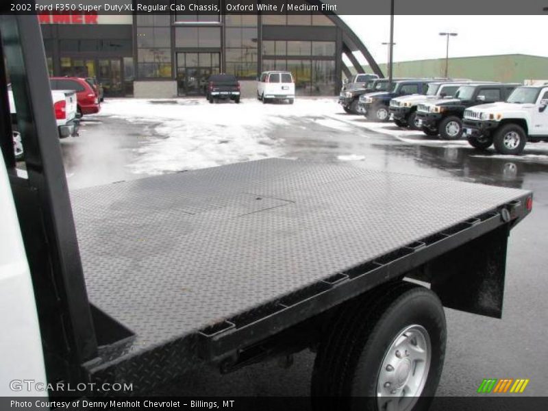 Oxford White / Medium Flint 2002 Ford F350 Super Duty XL Regular Cab Chassis