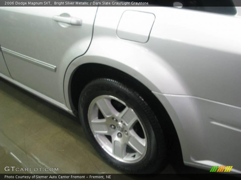 Bright Silver Metallic / Dark Slate Gray/Light Graystone 2006 Dodge Magnum SXT