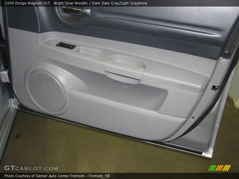 Bright Silver Metallic / Dark Slate Gray/Light Graystone 2006 Dodge Magnum SXT