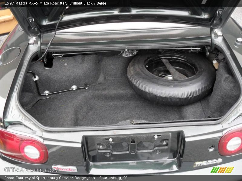 Brilliant Black / Beige 1997 Mazda MX-5 Miata Roadster