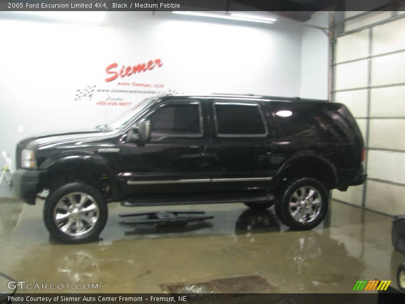 Black / Medium Pebble 2005 Ford Excursion Limited 4X4