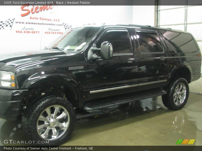 Black / Medium Pebble 2005 Ford Excursion Limited 4X4
