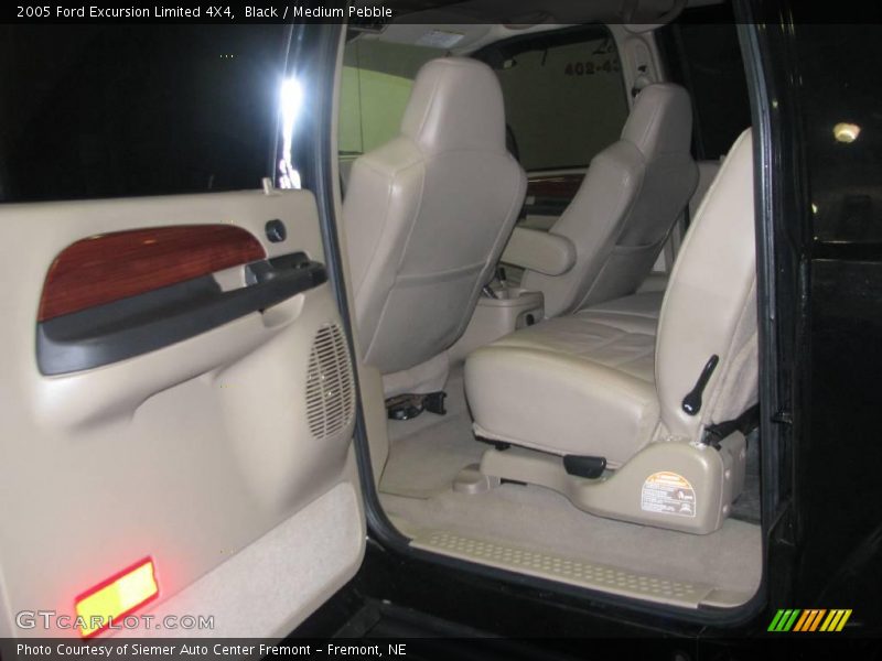 Black / Medium Pebble 2005 Ford Excursion Limited 4X4
