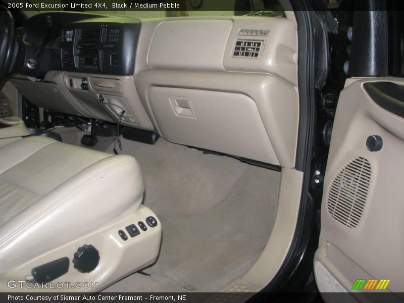 Black / Medium Pebble 2005 Ford Excursion Limited 4X4