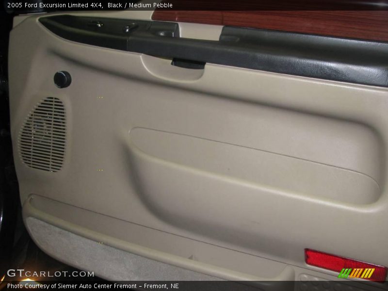 Black / Medium Pebble 2005 Ford Excursion Limited 4X4