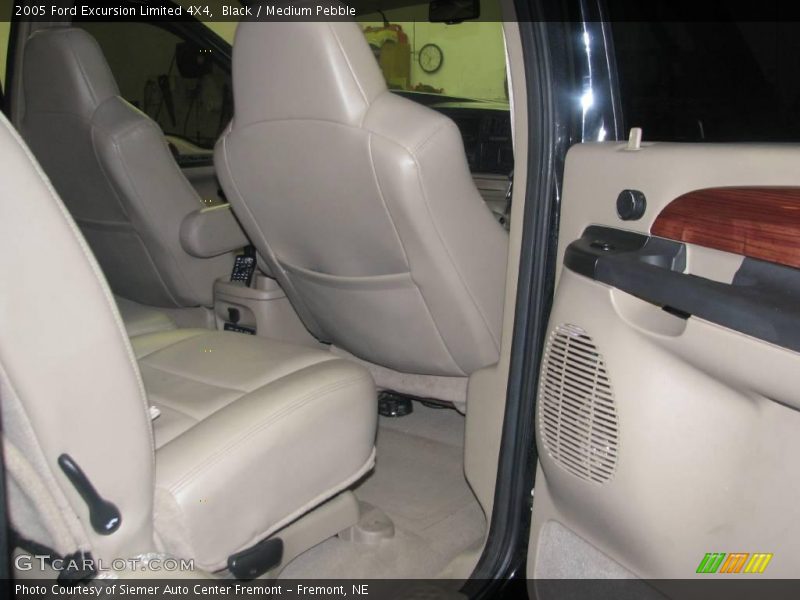 Black / Medium Pebble 2005 Ford Excursion Limited 4X4