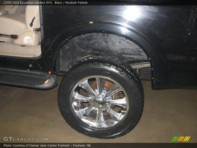 Black / Medium Pebble 2005 Ford Excursion Limited 4X4