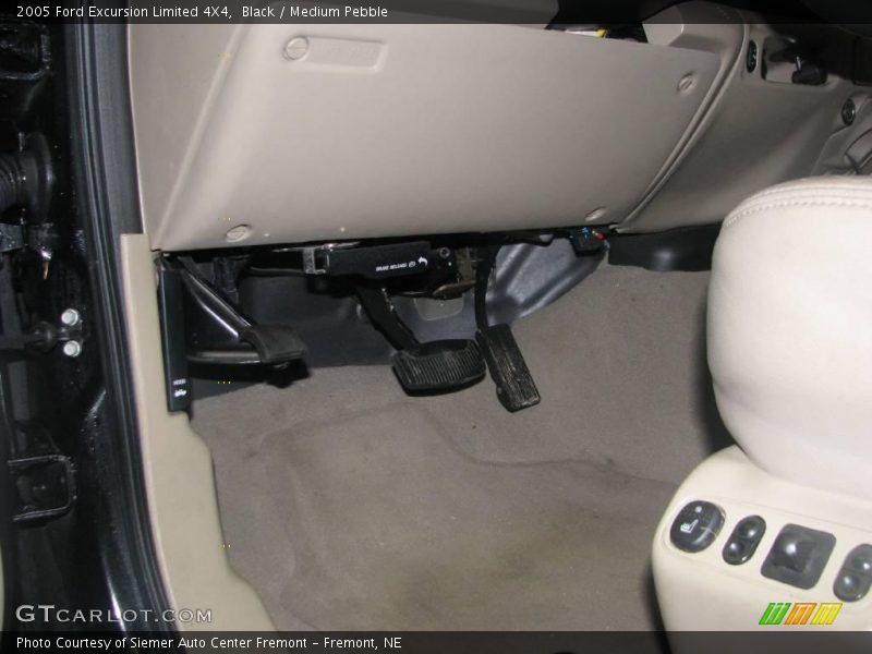 Black / Medium Pebble 2005 Ford Excursion Limited 4X4