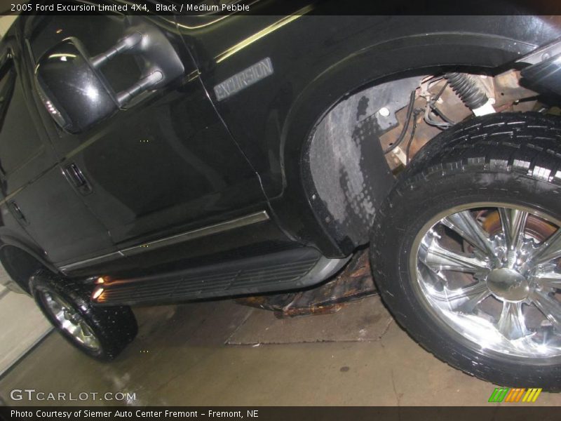 Black / Medium Pebble 2005 Ford Excursion Limited 4X4