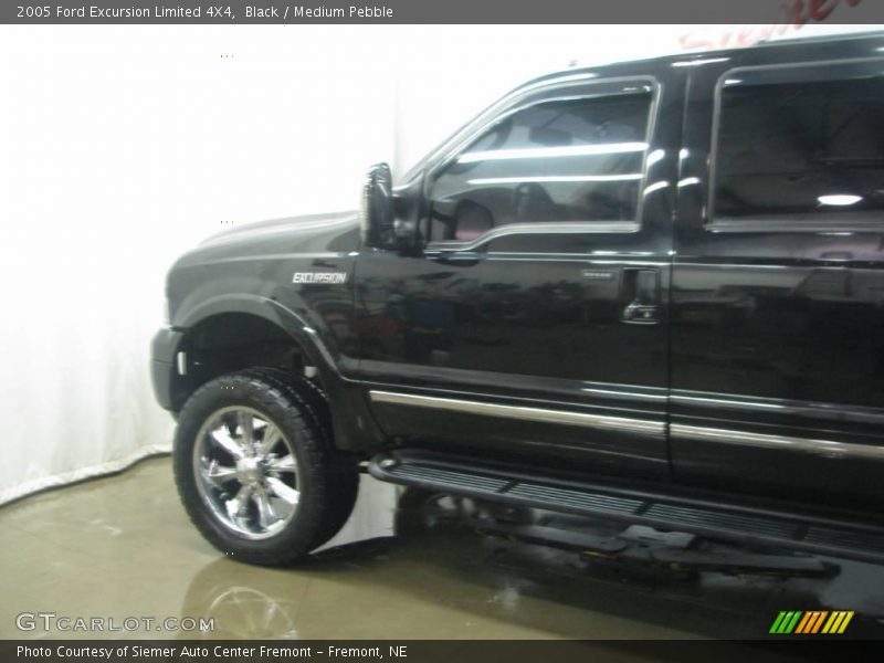 Black / Medium Pebble 2005 Ford Excursion Limited 4X4