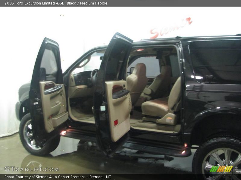 Black / Medium Pebble 2005 Ford Excursion Limited 4X4