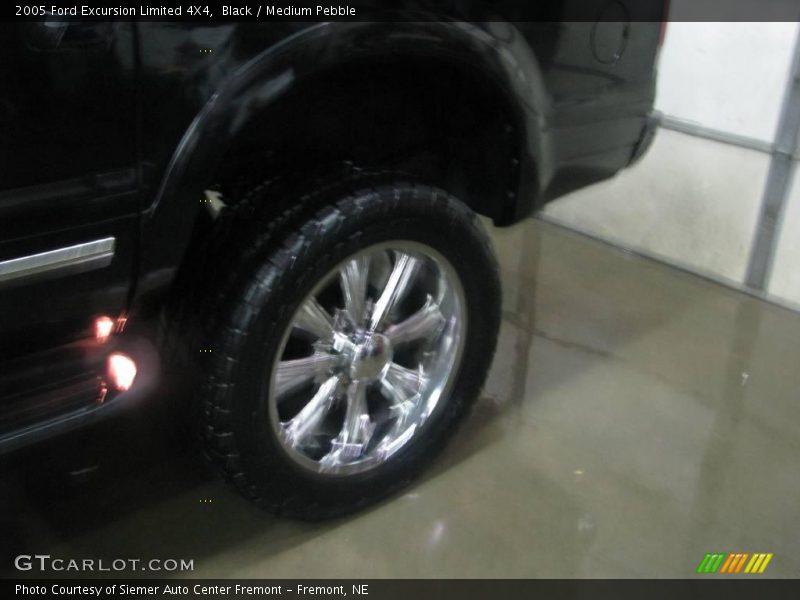 Black / Medium Pebble 2005 Ford Excursion Limited 4X4