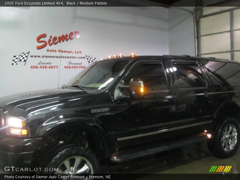 Black / Medium Pebble 2005 Ford Excursion Limited 4X4