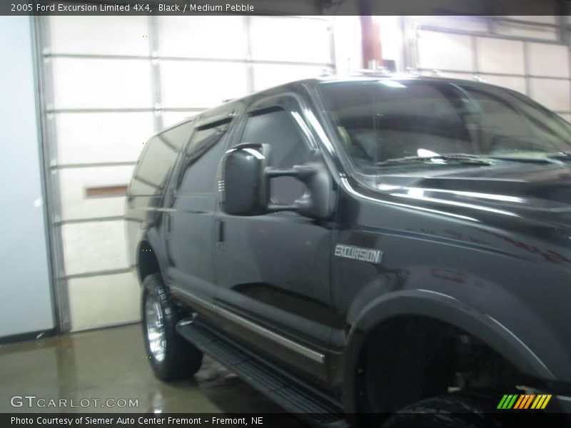 Black / Medium Pebble 2005 Ford Excursion Limited 4X4