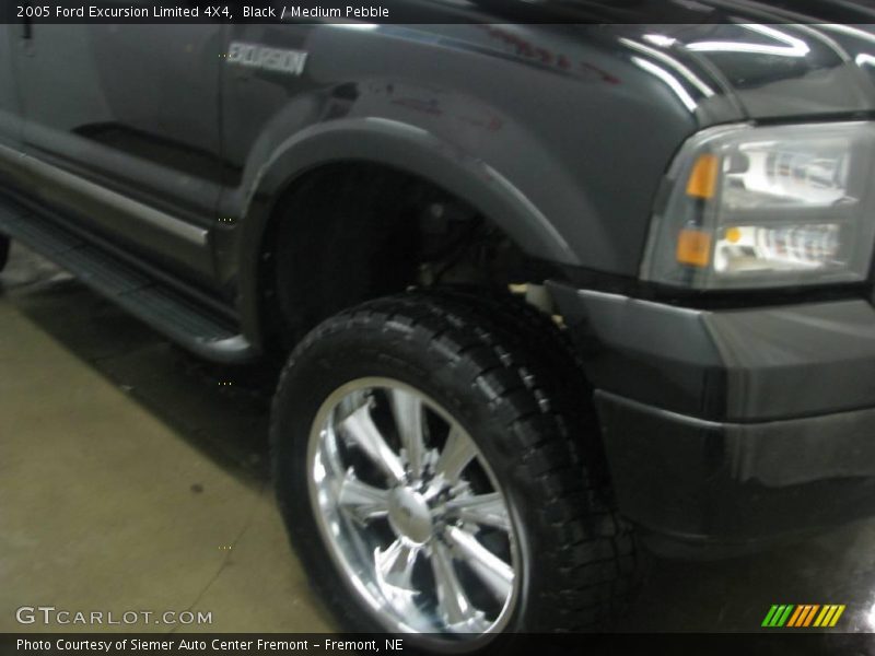 Black / Medium Pebble 2005 Ford Excursion Limited 4X4