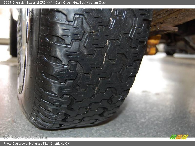 Dark Green Metallic / Medium Gray 2005 Chevrolet Blazer LS ZR2 4x4