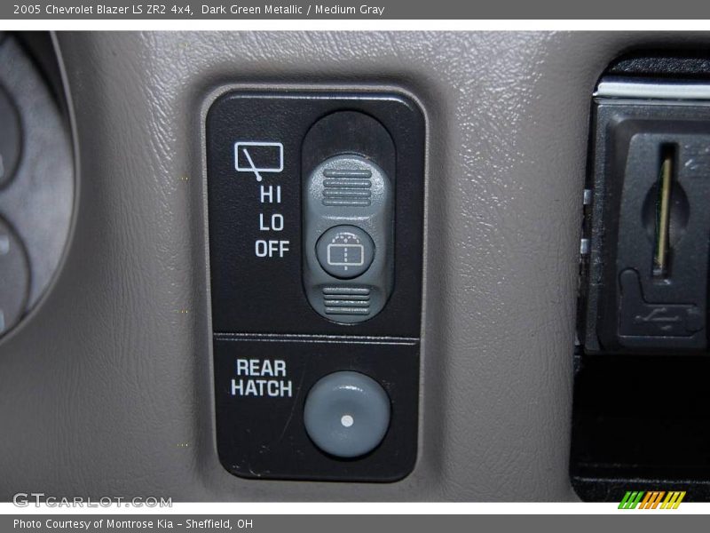Dark Green Metallic / Medium Gray 2005 Chevrolet Blazer LS ZR2 4x4