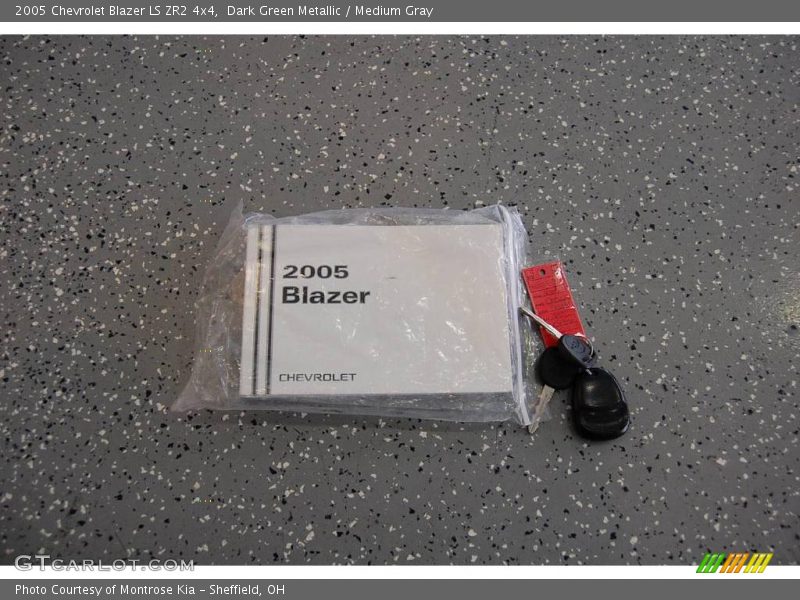 Dark Green Metallic / Medium Gray 2005 Chevrolet Blazer LS ZR2 4x4