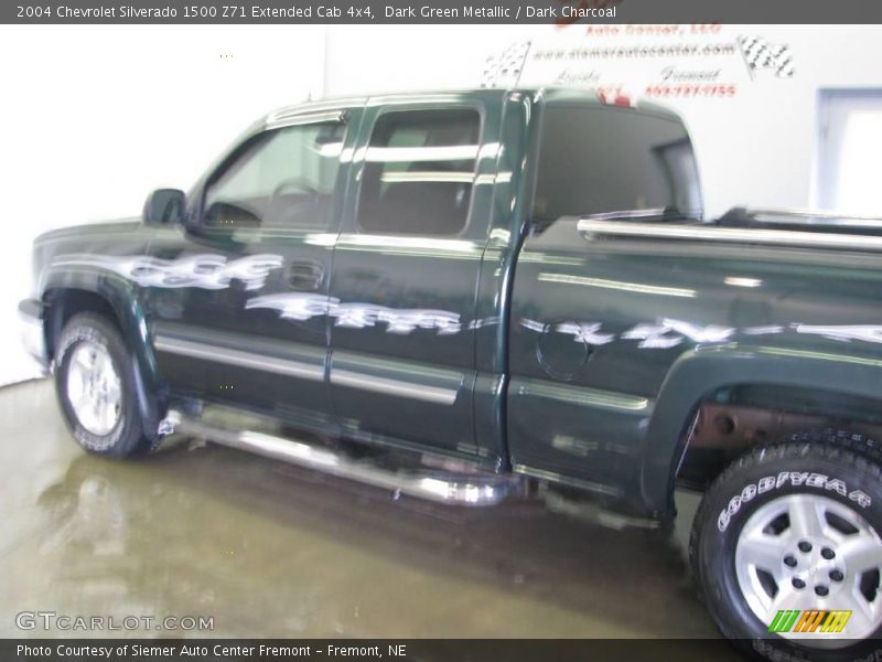 Dark Green Metallic / Dark Charcoal 2004 Chevrolet Silverado 1500 Z71 Extended Cab 4x4