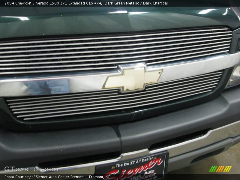 Dark Green Metallic / Dark Charcoal 2004 Chevrolet Silverado 1500 Z71 Extended Cab 4x4