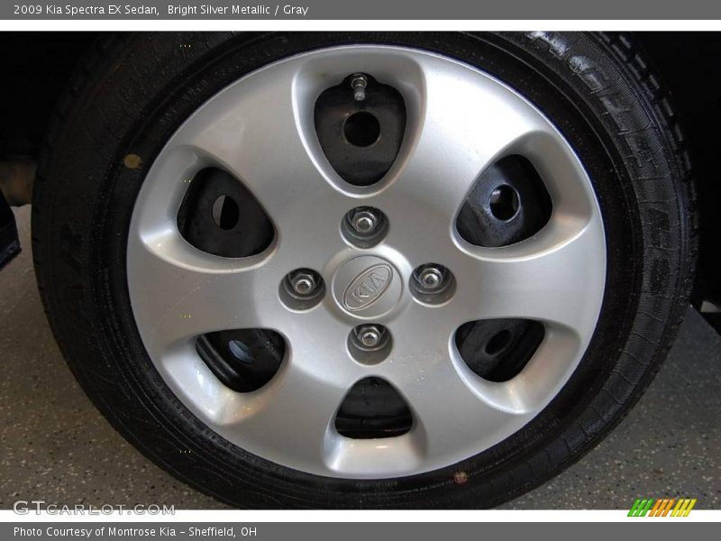 Bright Silver Metallic / Gray 2009 Kia Spectra EX Sedan