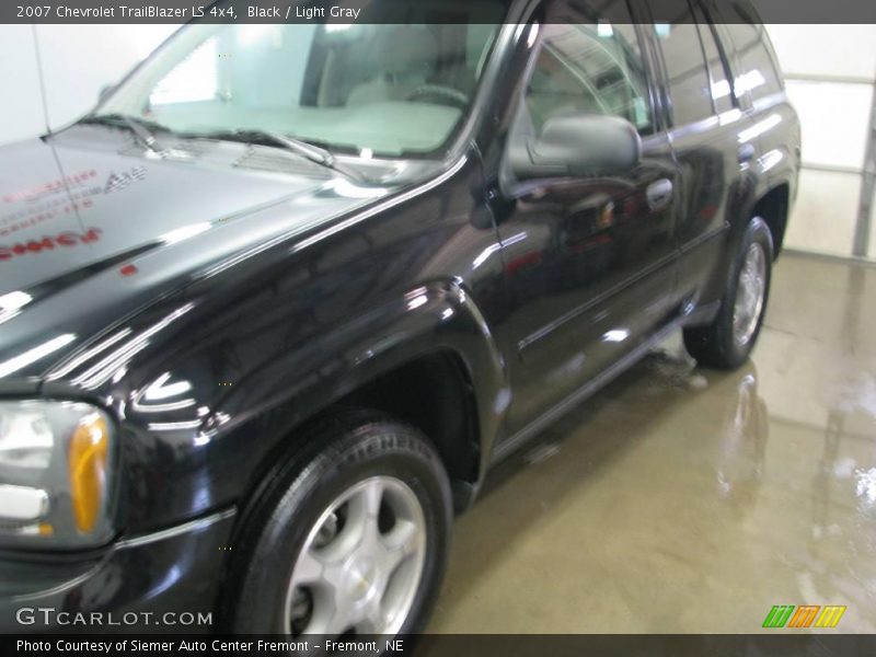Black / Light Gray 2007 Chevrolet TrailBlazer LS 4x4