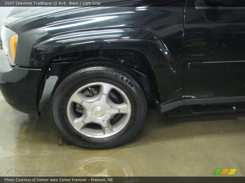 Black / Light Gray 2007 Chevrolet TrailBlazer LS 4x4