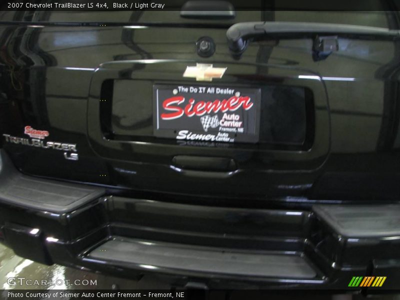 Black / Light Gray 2007 Chevrolet TrailBlazer LS 4x4