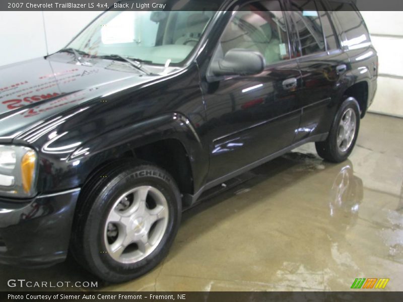 Black / Light Gray 2007 Chevrolet TrailBlazer LS 4x4