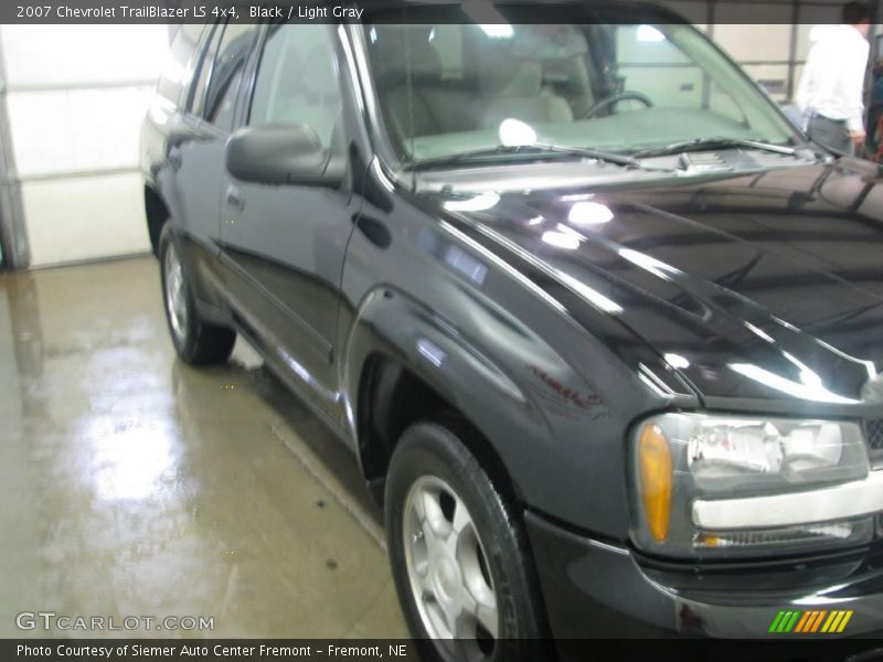 Black / Light Gray 2007 Chevrolet TrailBlazer LS 4x4