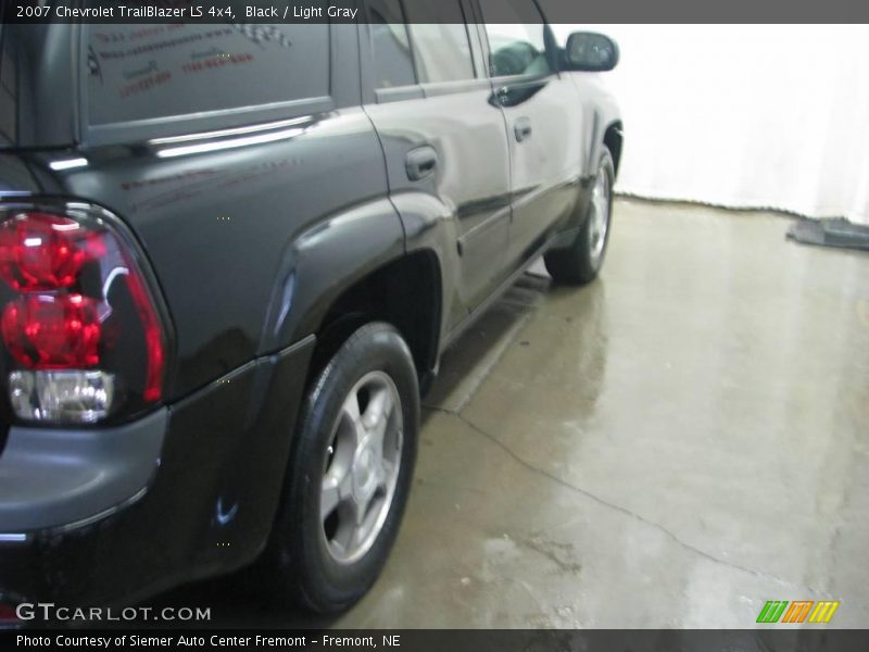 Black / Light Gray 2007 Chevrolet TrailBlazer LS 4x4