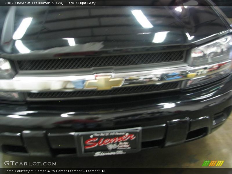Black / Light Gray 2007 Chevrolet TrailBlazer LS 4x4