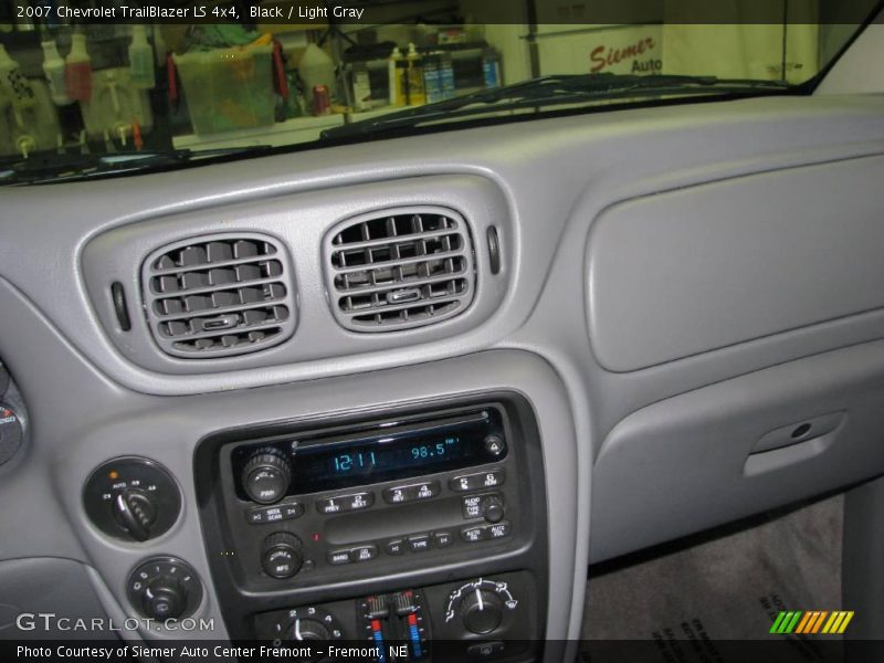 Black / Light Gray 2007 Chevrolet TrailBlazer LS 4x4