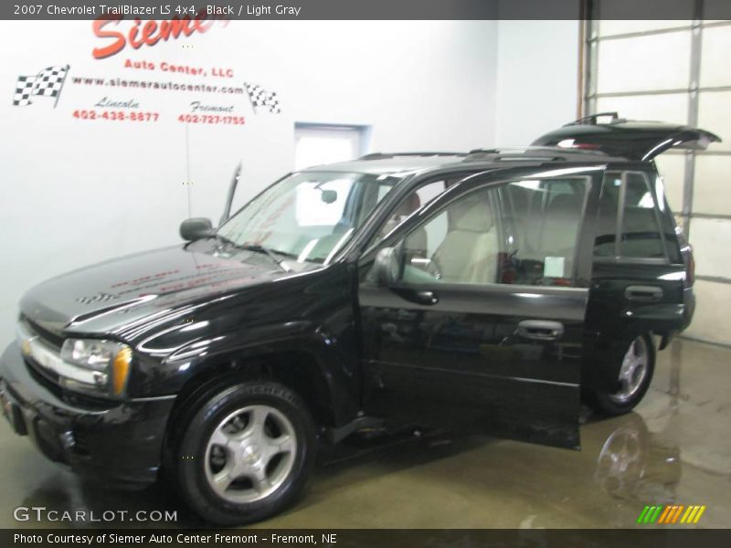 Black / Light Gray 2007 Chevrolet TrailBlazer LS 4x4