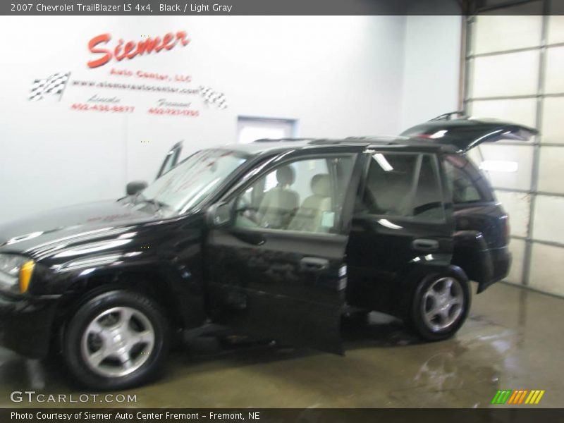 Black / Light Gray 2007 Chevrolet TrailBlazer LS 4x4