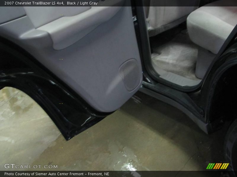 Black / Light Gray 2007 Chevrolet TrailBlazer LS 4x4