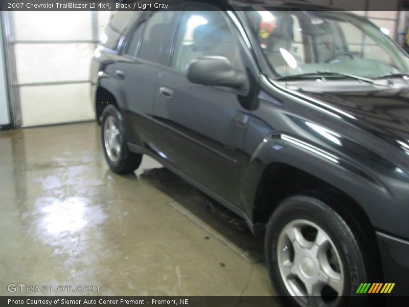 Black / Light Gray 2007 Chevrolet TrailBlazer LS 4x4