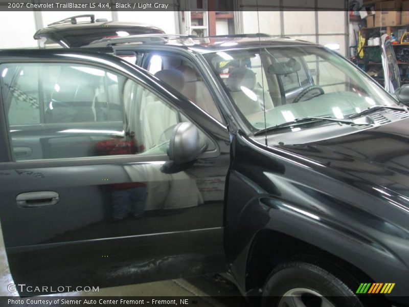 Black / Light Gray 2007 Chevrolet TrailBlazer LS 4x4